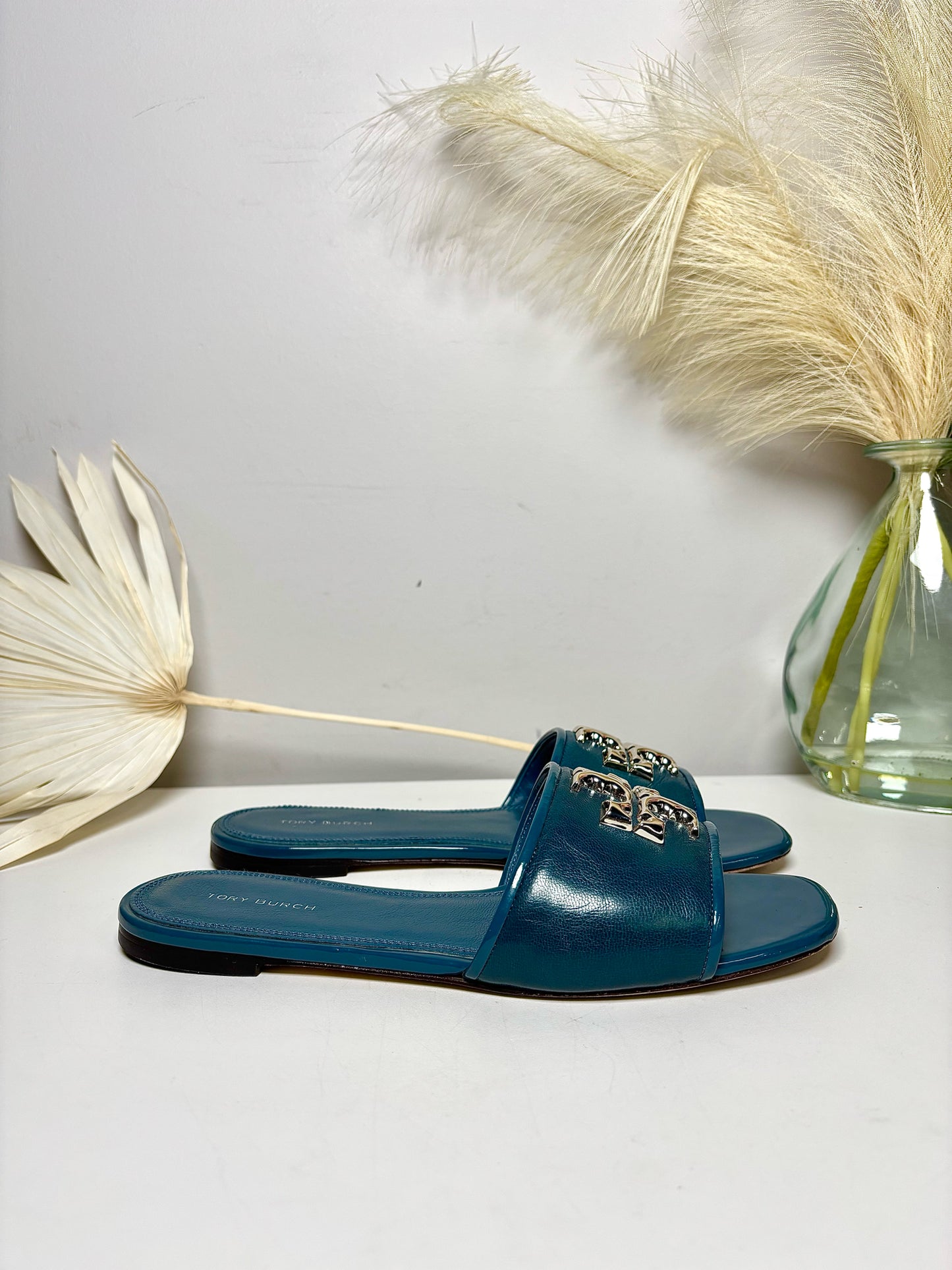 W Shoe Size 8 Tory Burch Teal Leather Patent Slide on Sandals