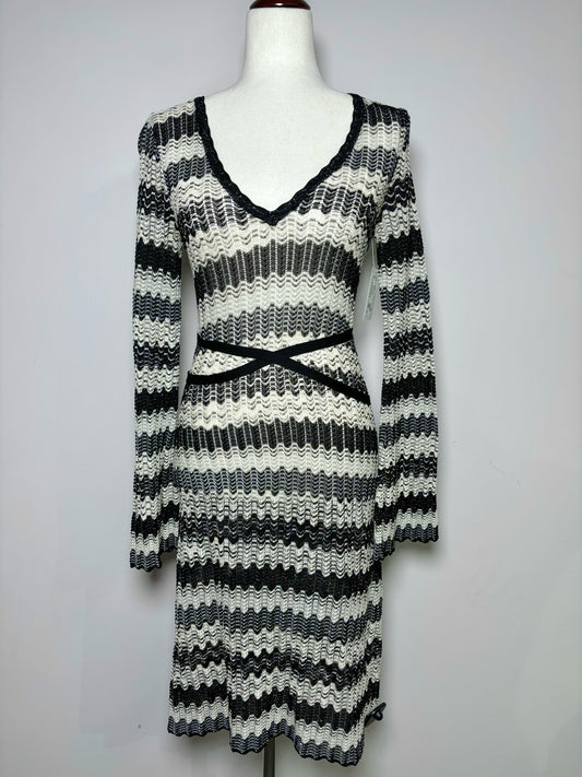 Women Size 2 Missoni Cream, Black Zig Zag Cotton V-neck Dress