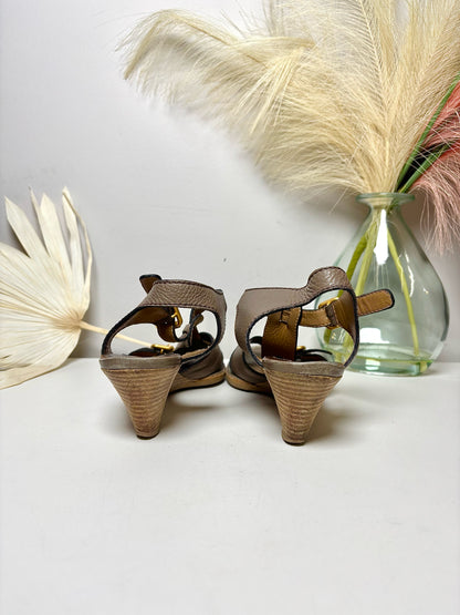 W Shoe Size 8.5 Chloe Taupe Leather Cowhide Sandals