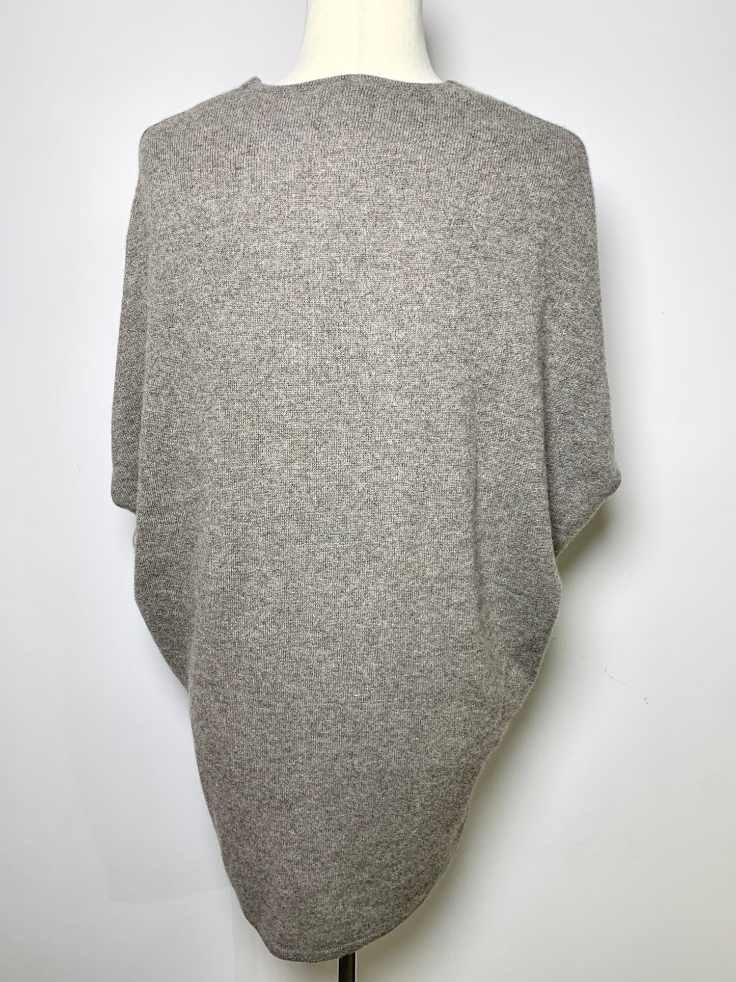 Women Size M Neiman Marcus Taupe Solid Cashmere Top