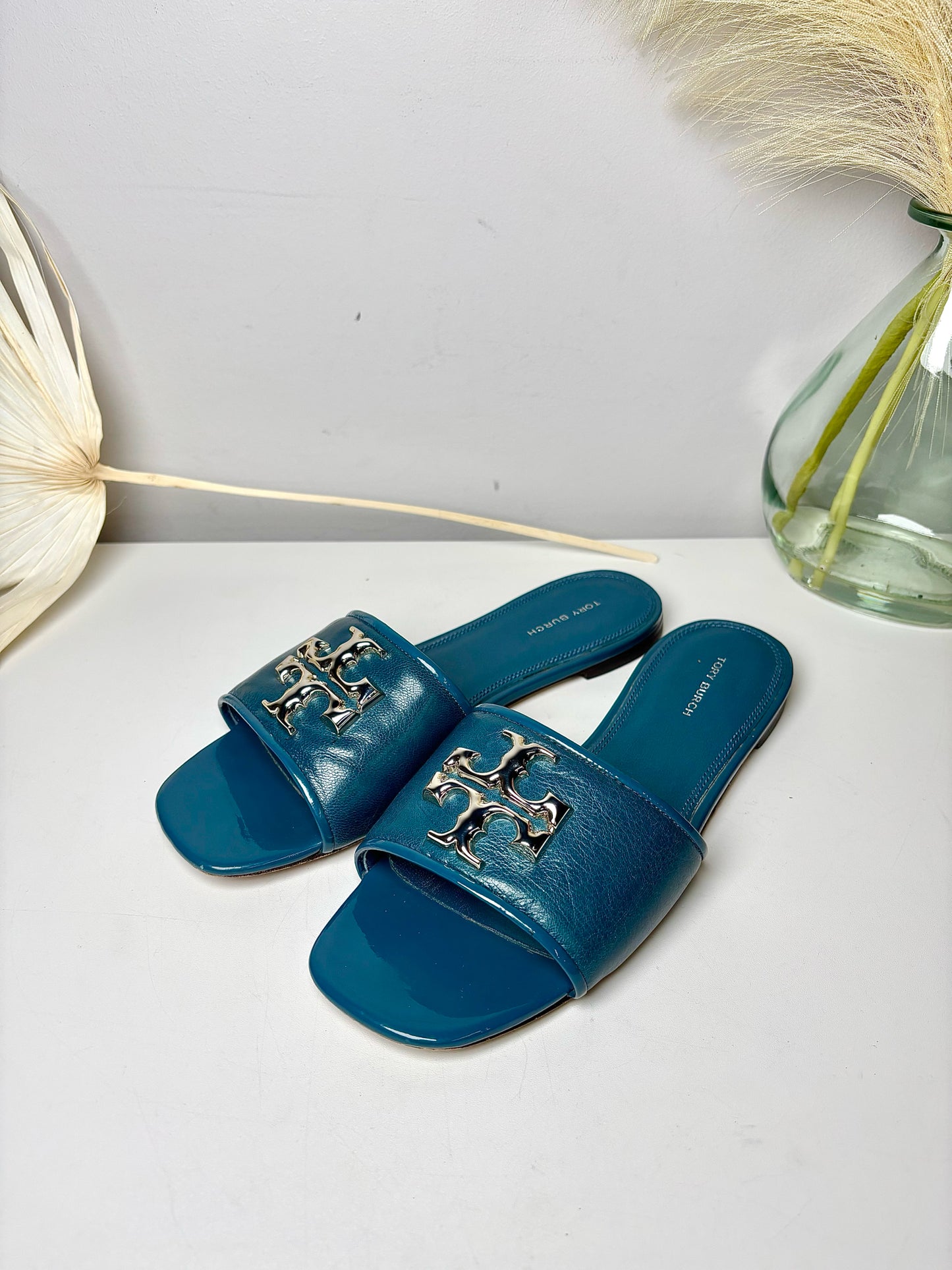 W Shoe Size 8 Tory Burch Teal Leather Patent Slide on Sandals