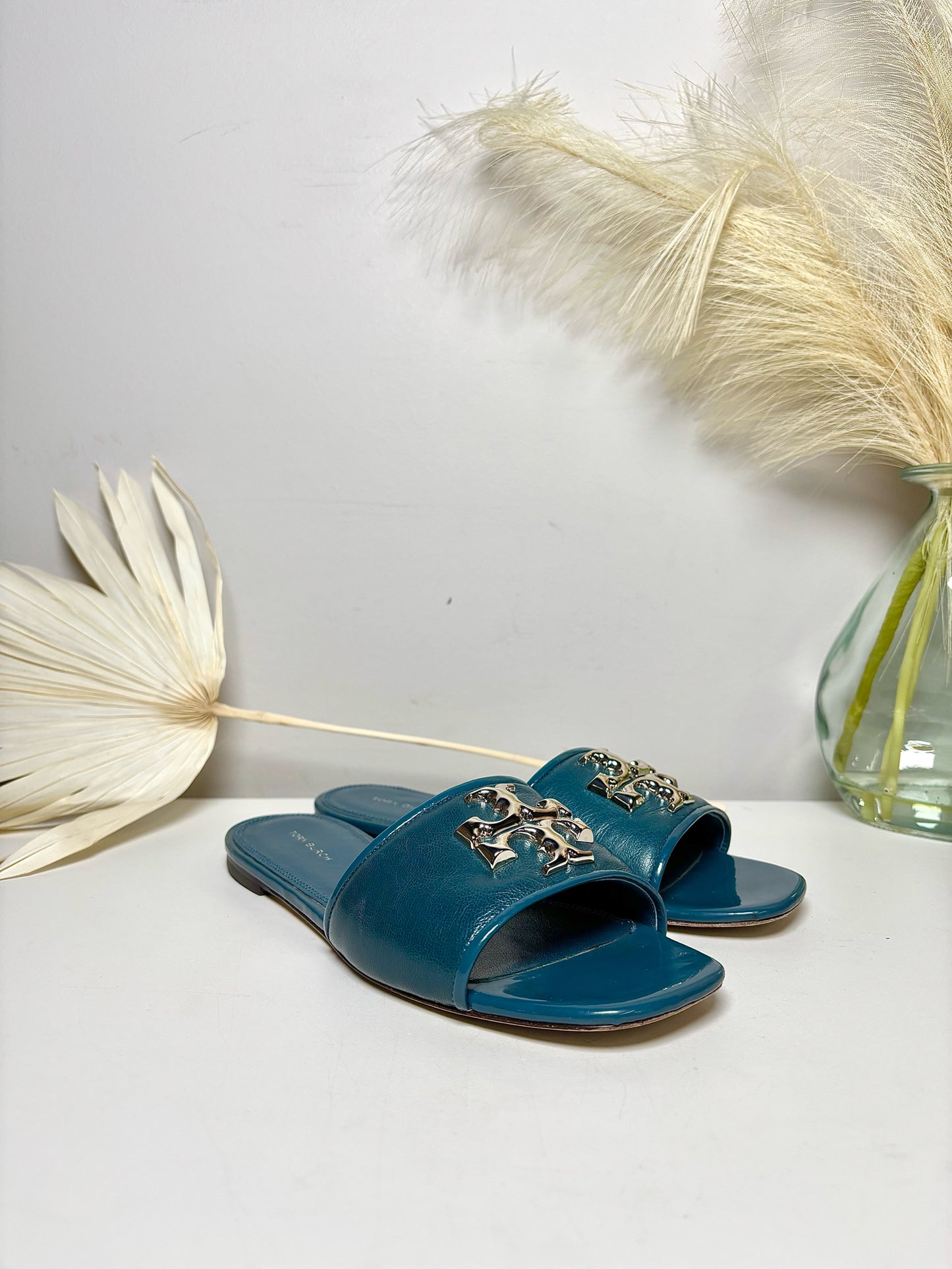 W Shoe Size 8 Tory Burch Teal Leather Patent Slide on Sandals