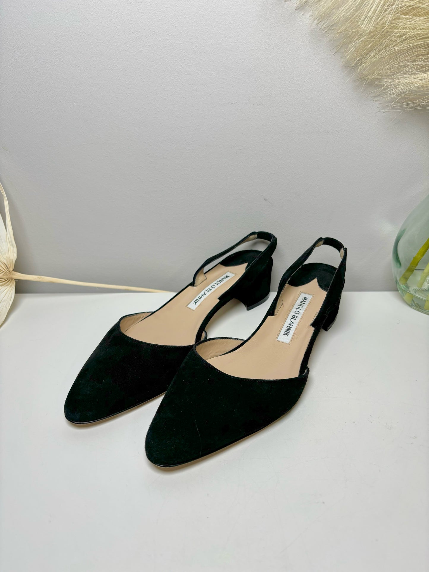 W Shoe Size 38 Manolo Blahnik Black Suede Heels