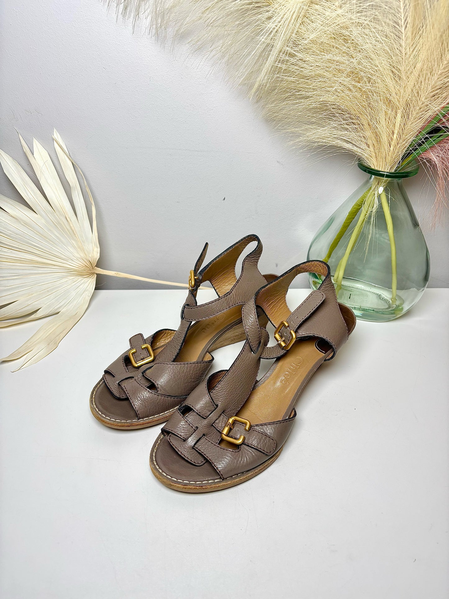 W Shoe Size 8.5 Chloe Taupe Leather Cowhide Sandals