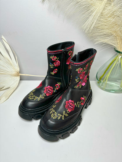 W Shoe Size 6 Farm Rio Black Faux Leather Embroidered Combat Boots