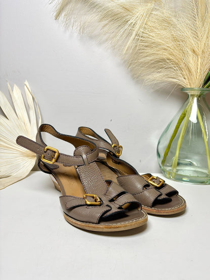 W Shoe Size 8.5 Chloe Taupe Leather Cowhide Sandals