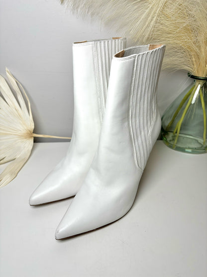 W Shoe Size 9.5 Veronica Beard White Leather Cowhide Ankle Boots