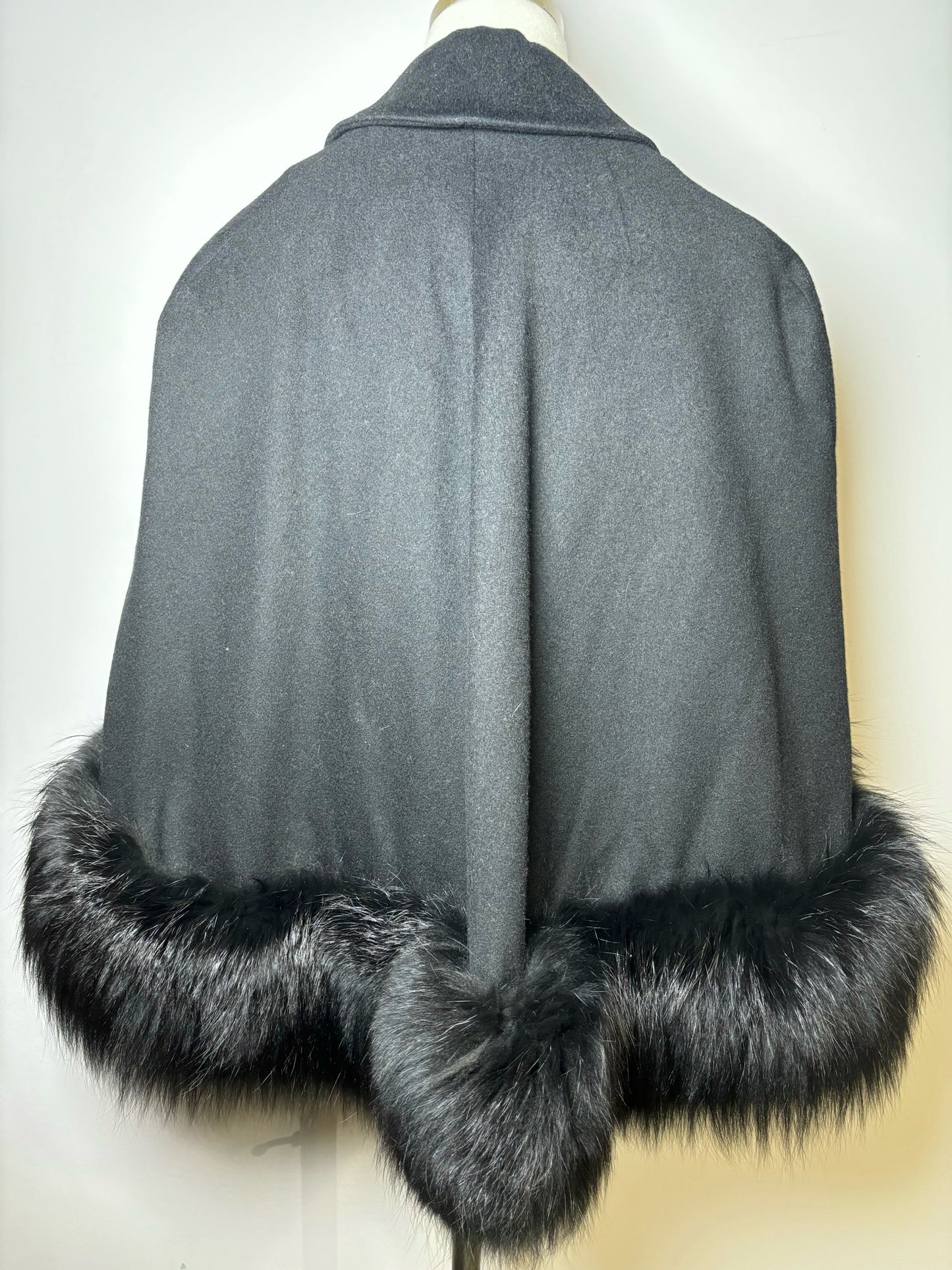 Women Size S Jovan Black Solid Wool Fur Trimmed Vintage Cape Coat