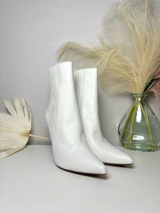 W Shoe Size 9.5 Veronica Beard White Leather Cowhide Ankle Boots