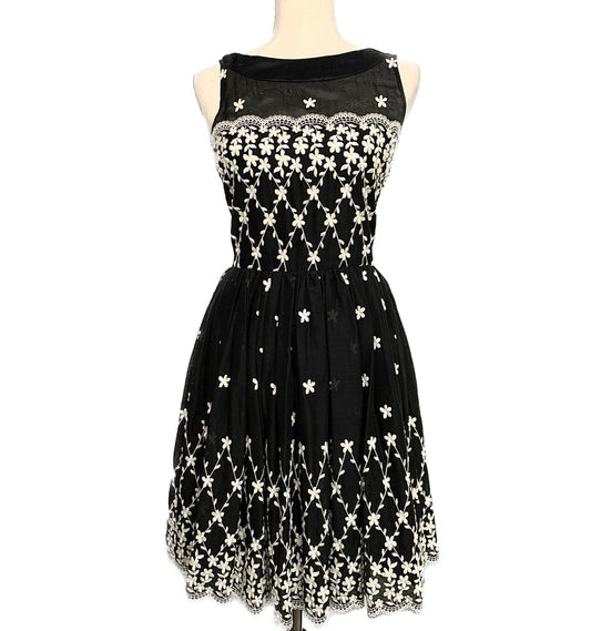 Women Size 40 Red Valentino Black Embroidered Cotton Cocktail Dress