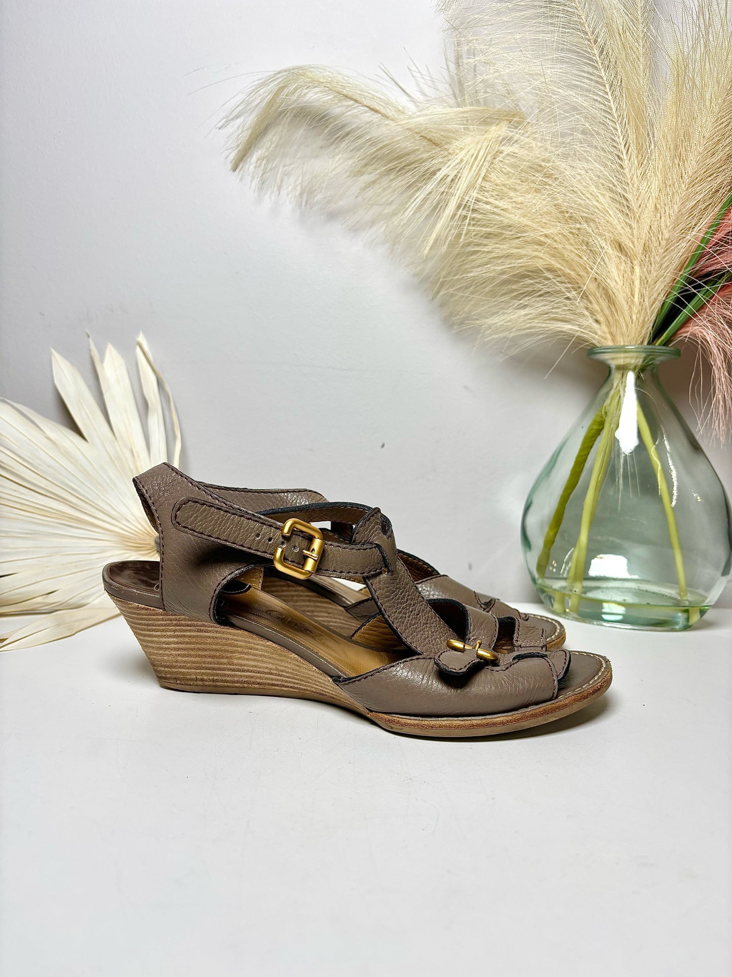 W Shoe Size 8.5 Chloe Taupe Leather Cowhide Sandals