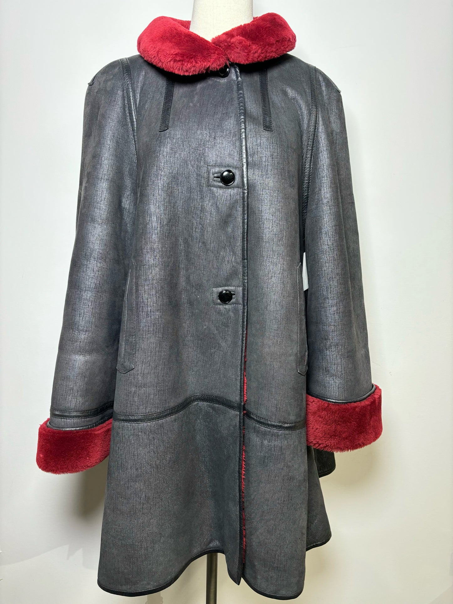 Women Size M NOL Black Solid Coat Burgundy Shearling