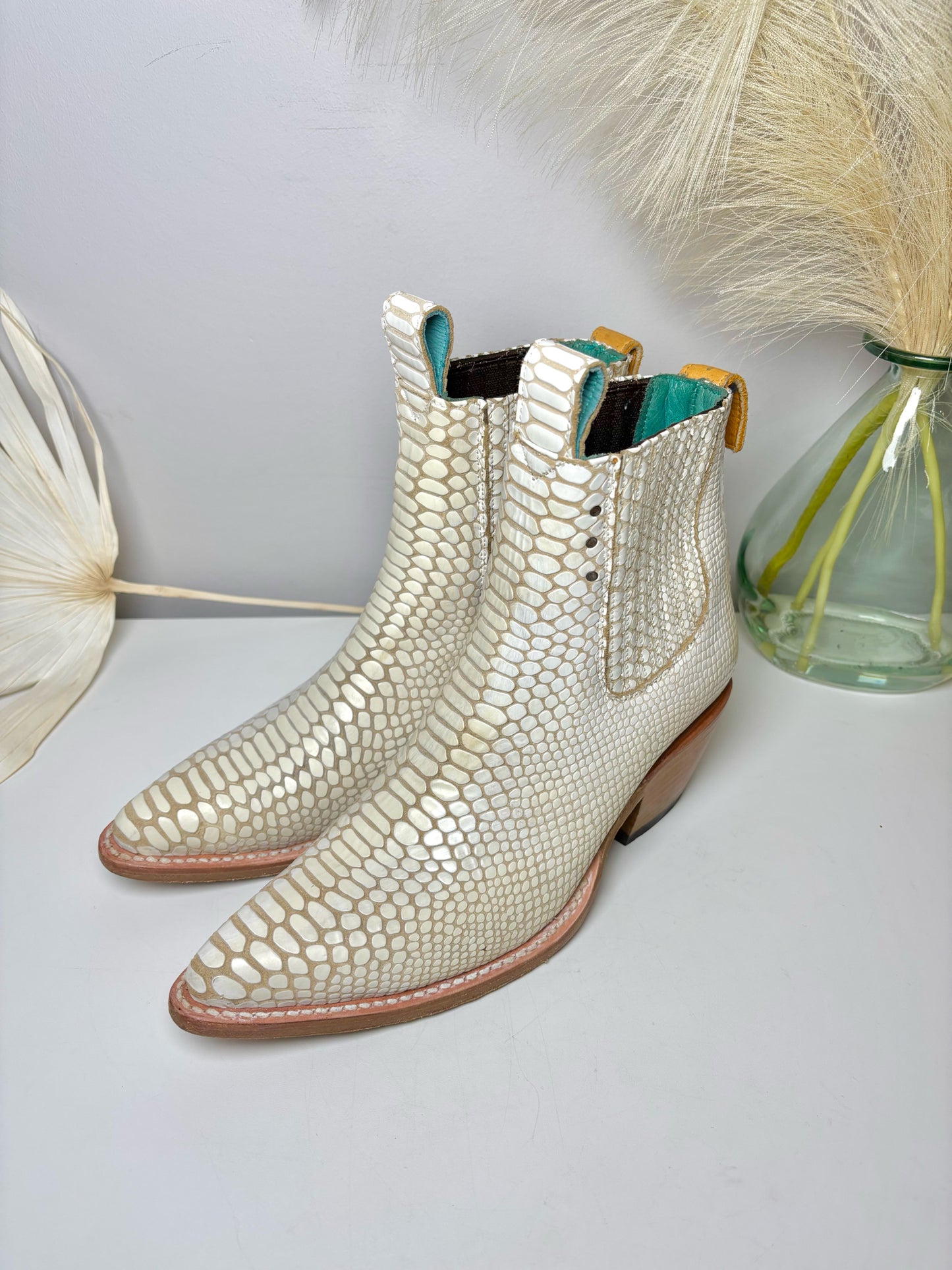 W Shoe Size 7.5 pskaufman... Bone Leather Snake Skin Boots