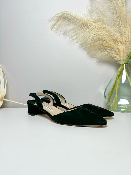 W Shoe Size 38 Manolo Blahnik Black Suede Heels