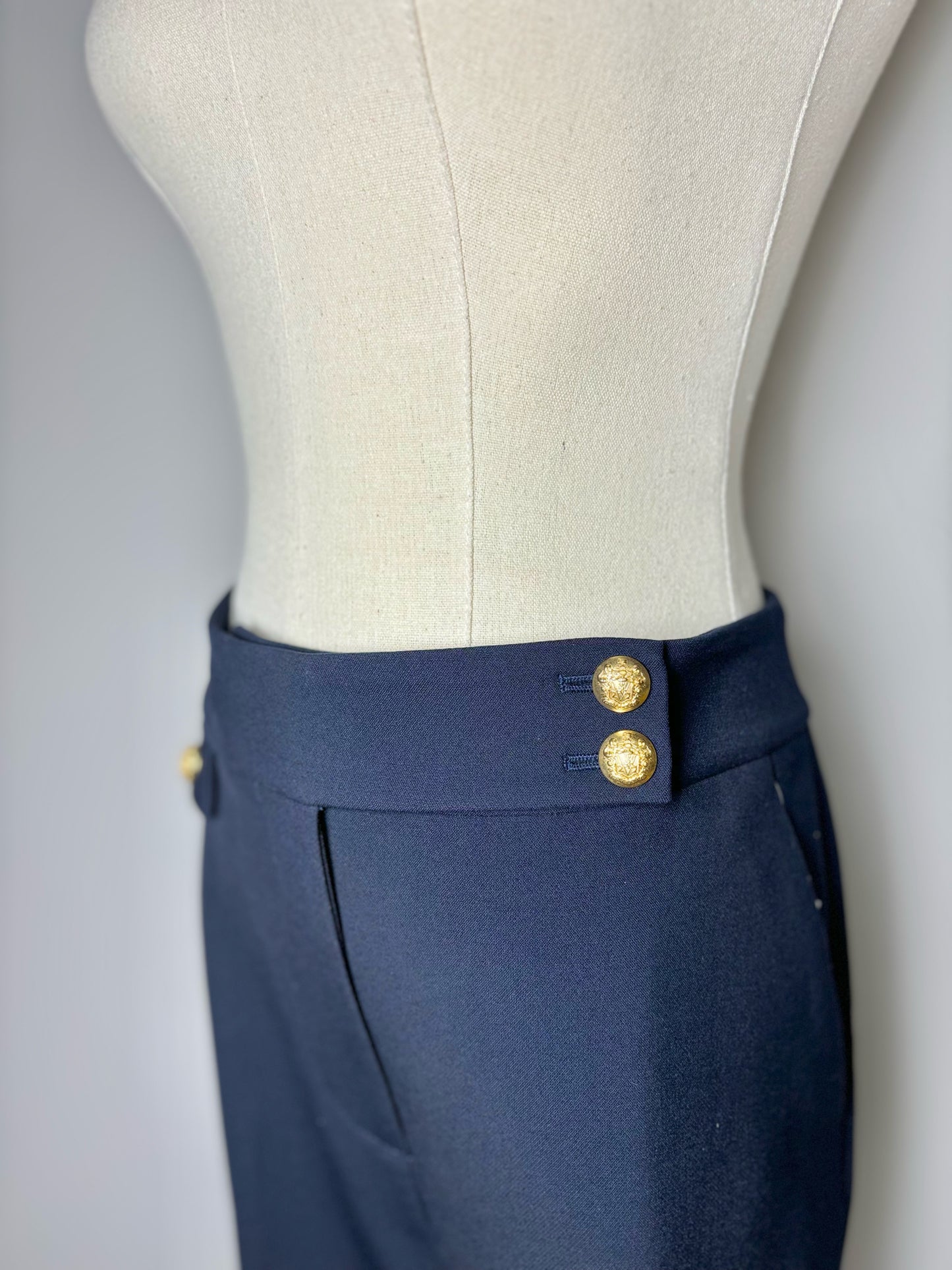 Women Size M Veronica Beard Blue Solid Ponte' Knit Gold Buttons Pants