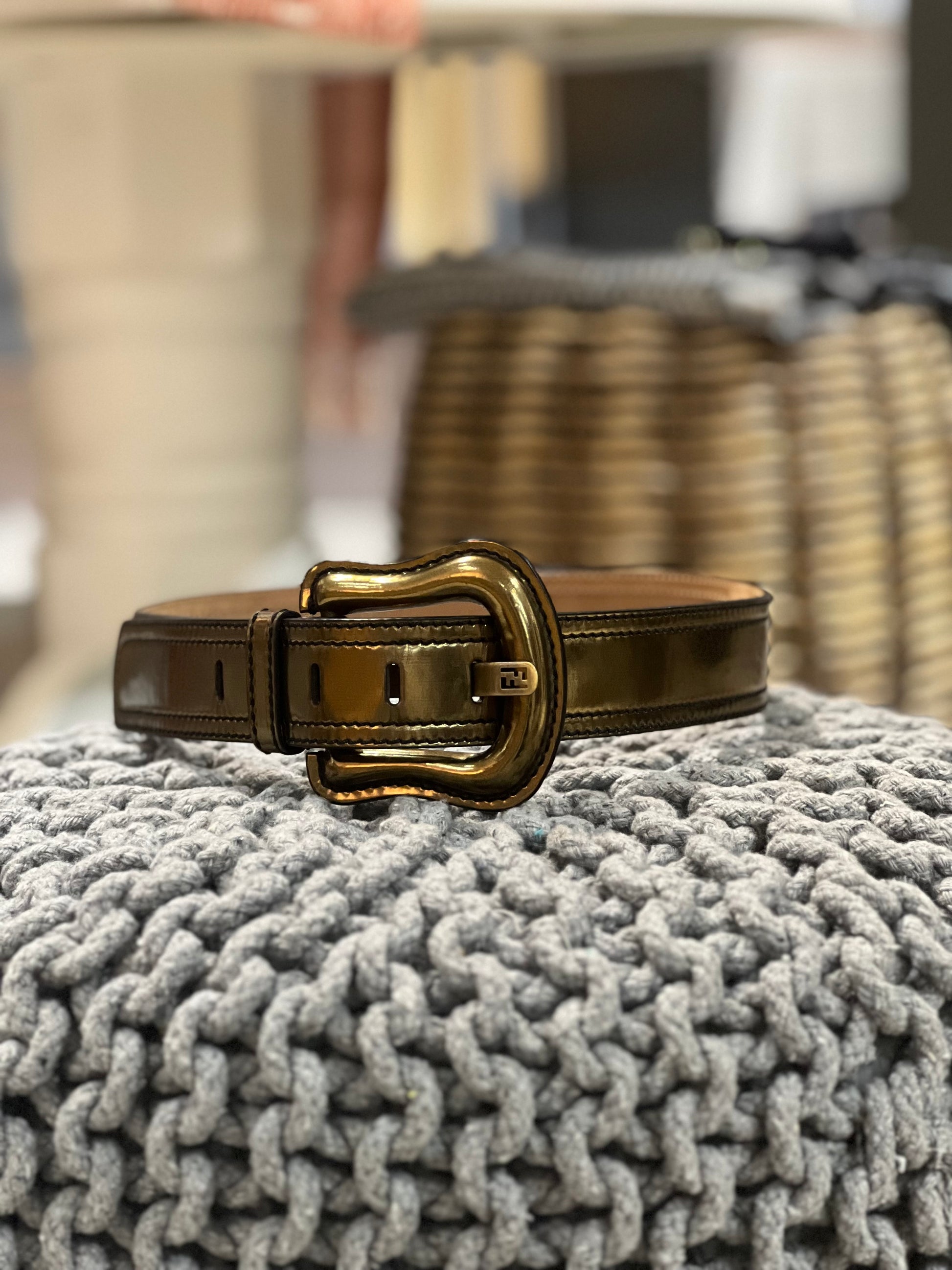 Bewonderenswaardig Scheermes Eigenaardig Women's Fendi Gold Logo Patent Leather Belt – VIDA STYLE SHOP